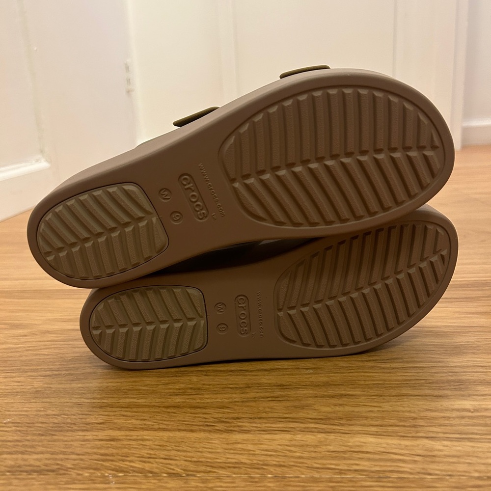 Crocs Brooklyn Low Wedge Sandal - Picture 6 of 6